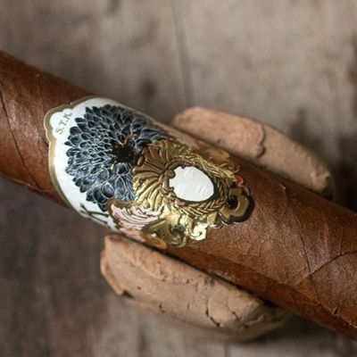 購入 Professional Full-automatic Production OEM Service ISO9001 Certified Cigar Label and Band for Custom Embossed Designs online manufacture